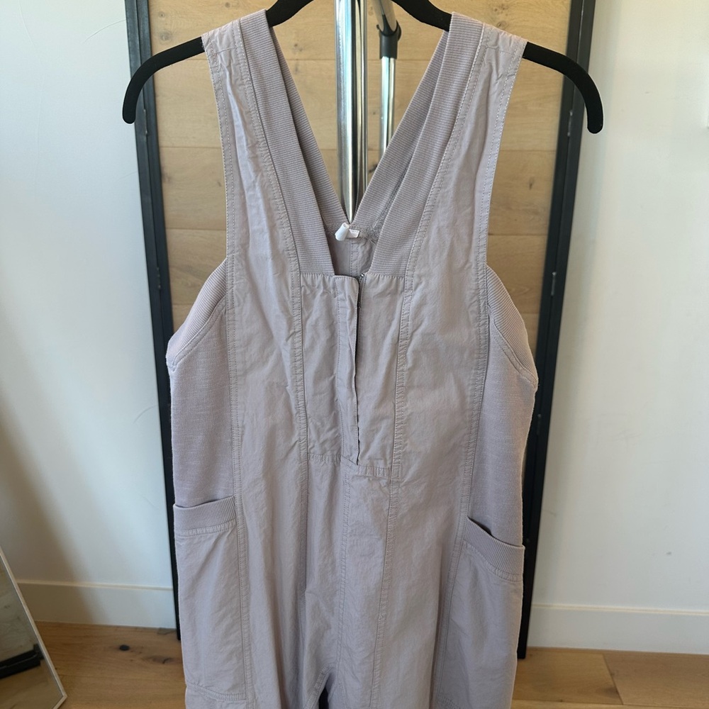 Stylish Women's Jumpsuit in Light Gray - Picture 5 of 8